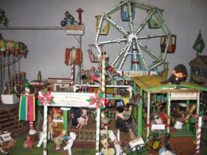 Teilansicht der Kirmes. Das Riesenrad ist etwa 75 cm hoch.